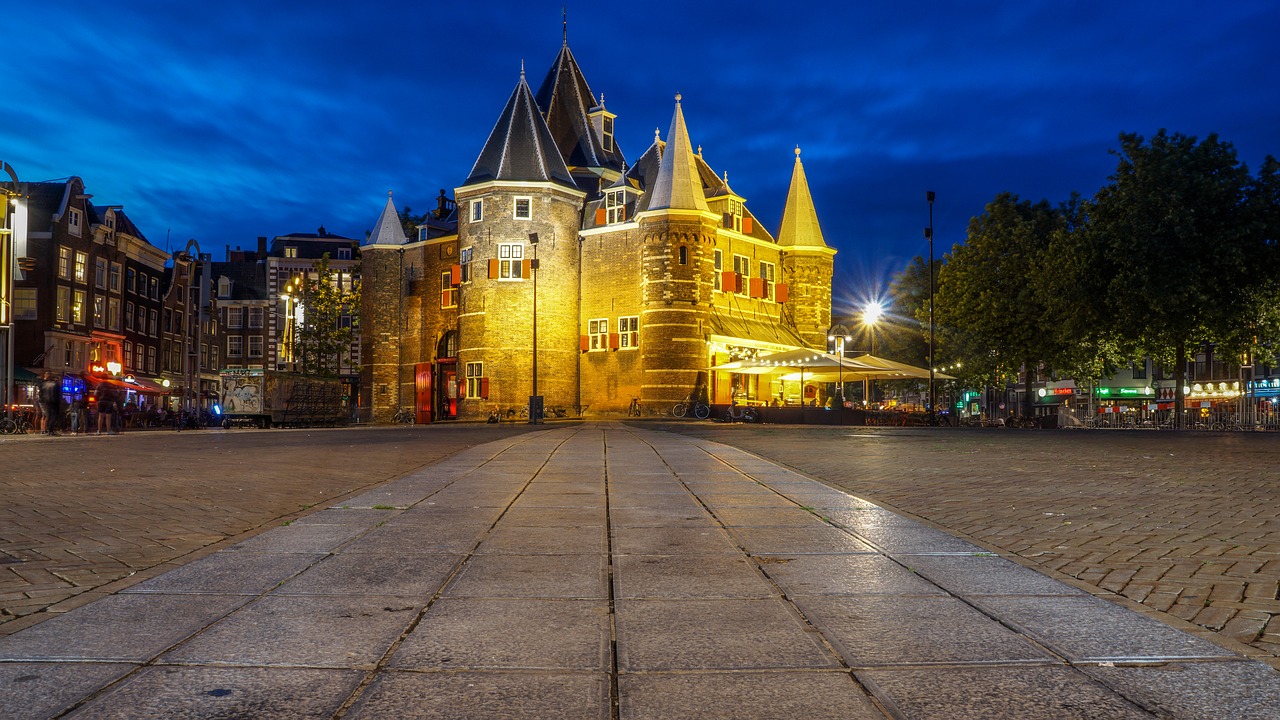Photo d'un phare a amsterdam